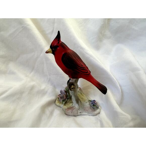 Cardinal Perched On Tree Trunk Royal Adderly Bone China 3.5" Staffordshire. - Picture 8 of 14